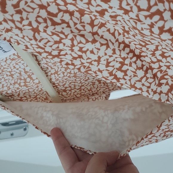 Petal and Pup Floral Dress Size 6 but fits like a Size 4 - Picture 10 of 14